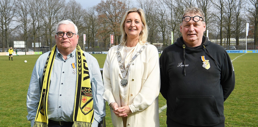 Adje van Cromvoirt en Wally Buijs Koninklijk onderscheiden