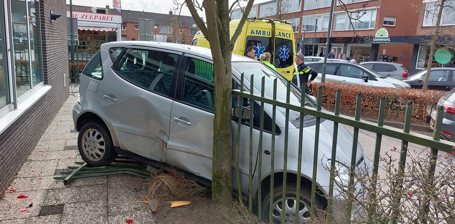 Curieus ongeval op Bloemenoordplein in Waalwijk