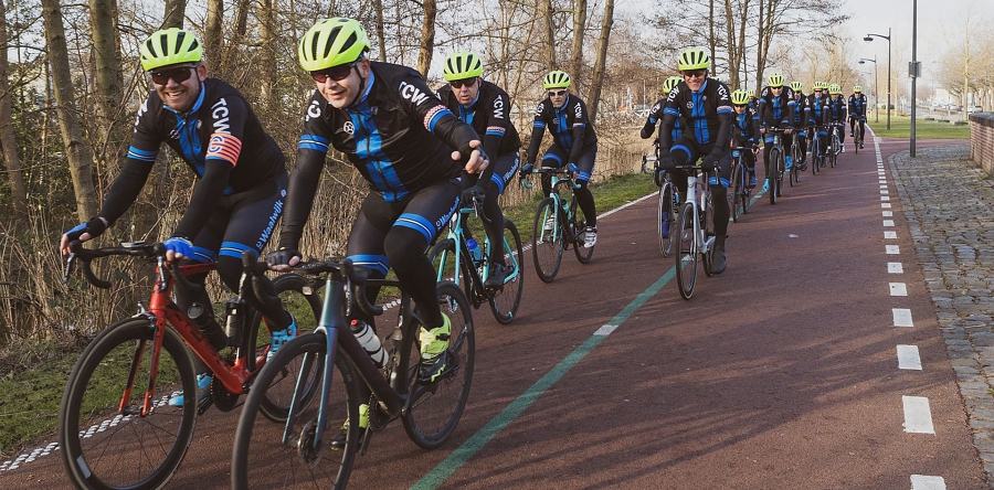 Toerfietsclub Waalwijk viert jubileum met ‘Op Tijd’-rit