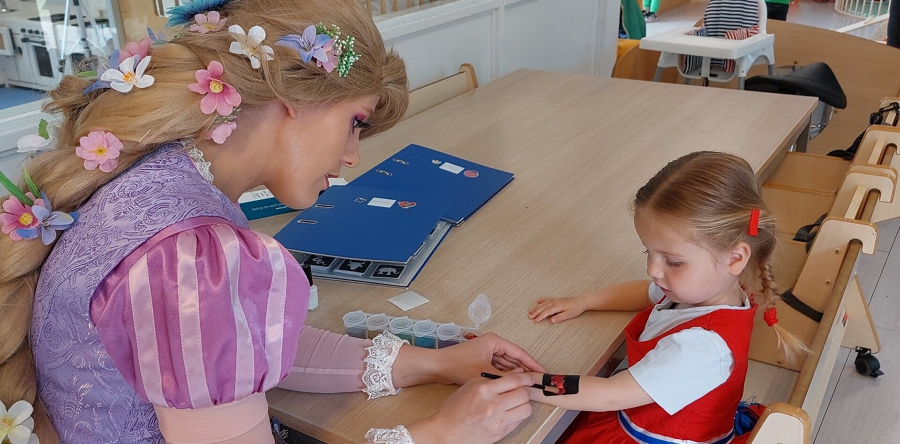 Kinderdagverblijf Tot Vanavond viert 15-jarig bestaan (Video)