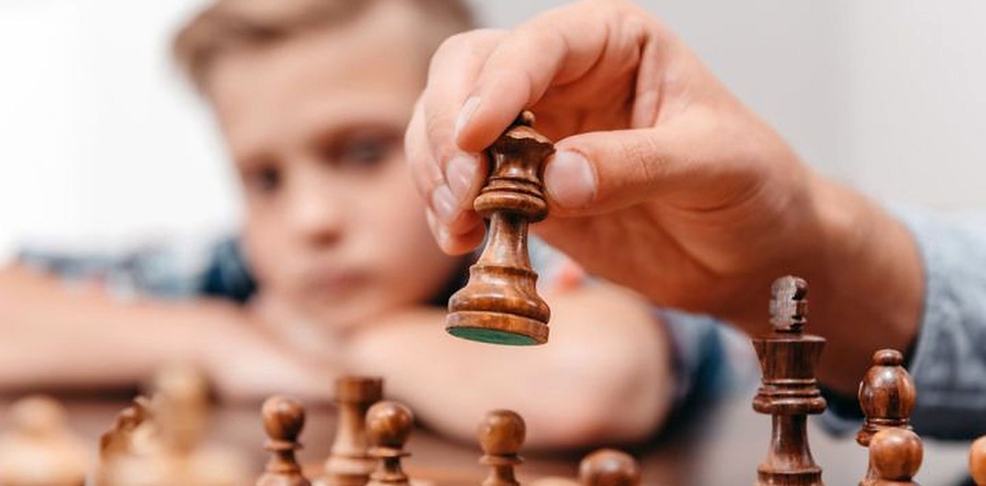 Dongense Schaakclub viert honderdjarig bestaan met schaakmeesters