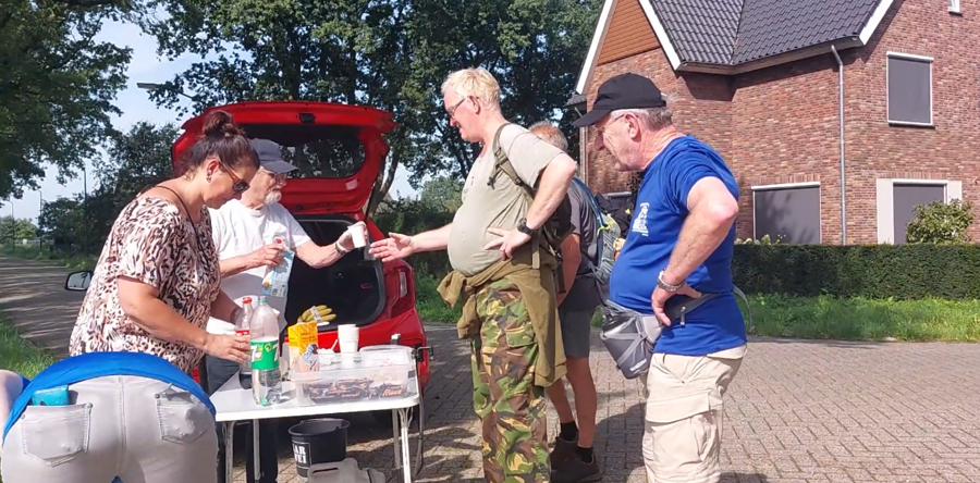 Wandeltocht Amsterdam-Tilburg door De Langstraat (Video)