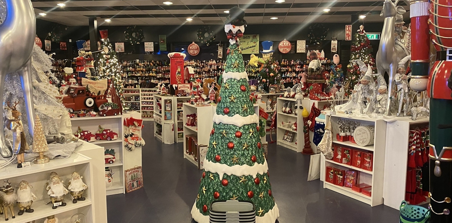 Een Amerikaanse kerst: ‘Elvis in de boom is erg populair’ (Video)