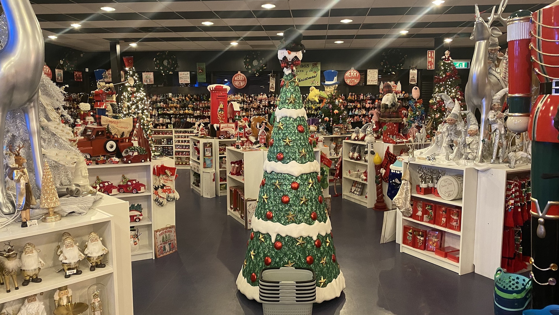 Een Amerikaanse kerst ‘Elvis in de boom is erg populair’ (Video)