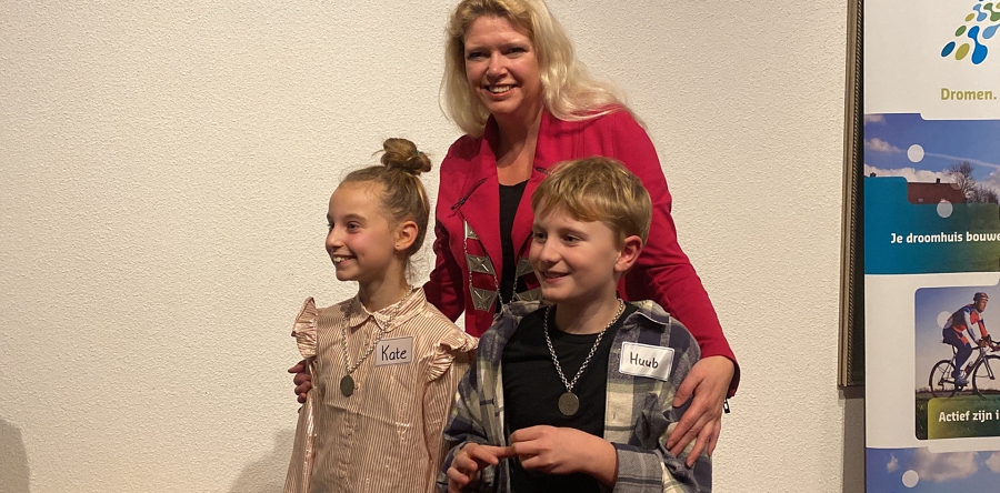 Kate (10) en Huub (9) nieuwe jeugdburgemeesters Heusden (Video)