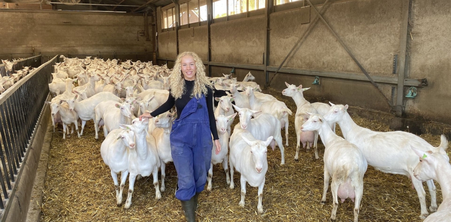Beau staat op de boerinnen kalender (Video)