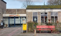 Tweedehands kledingmarkt in de Rode Loper