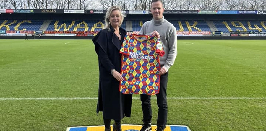 Nu al een traditie: Het carnavals-shirt van RKC