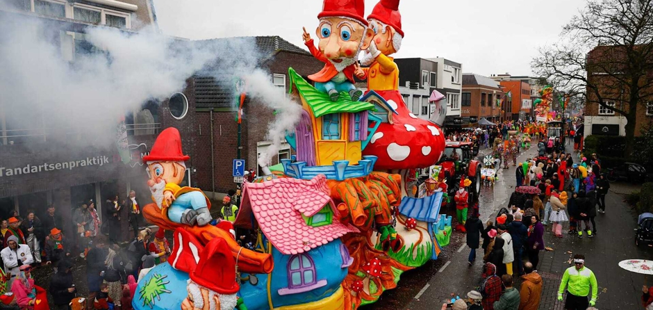 Succesvolle carnavalsoptocht Peeënrijk: 'Overweldigende opkomst'