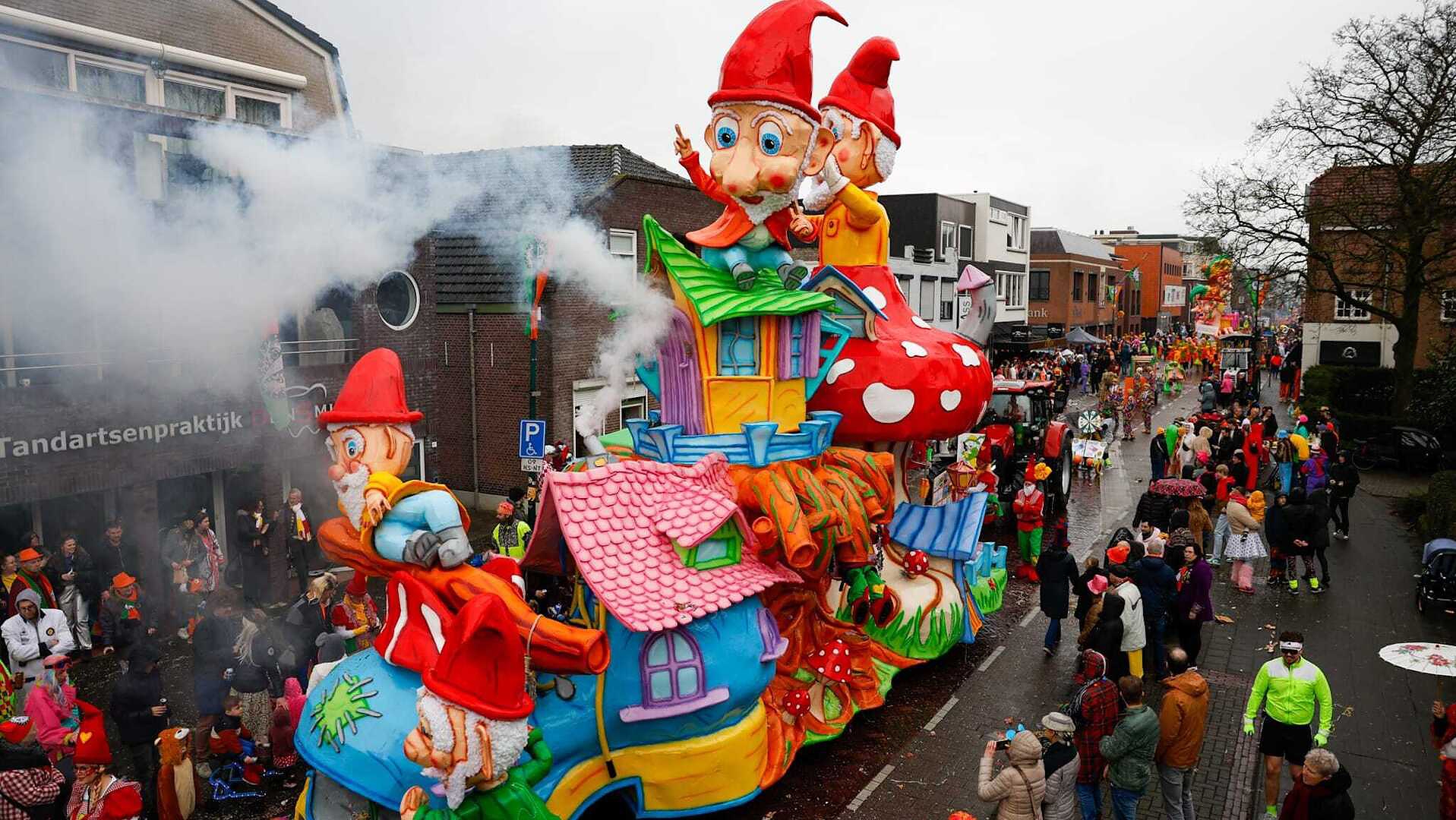 Succesvolle carnavalsoptocht Peeënrijk: 'Overweldigende opkomst'