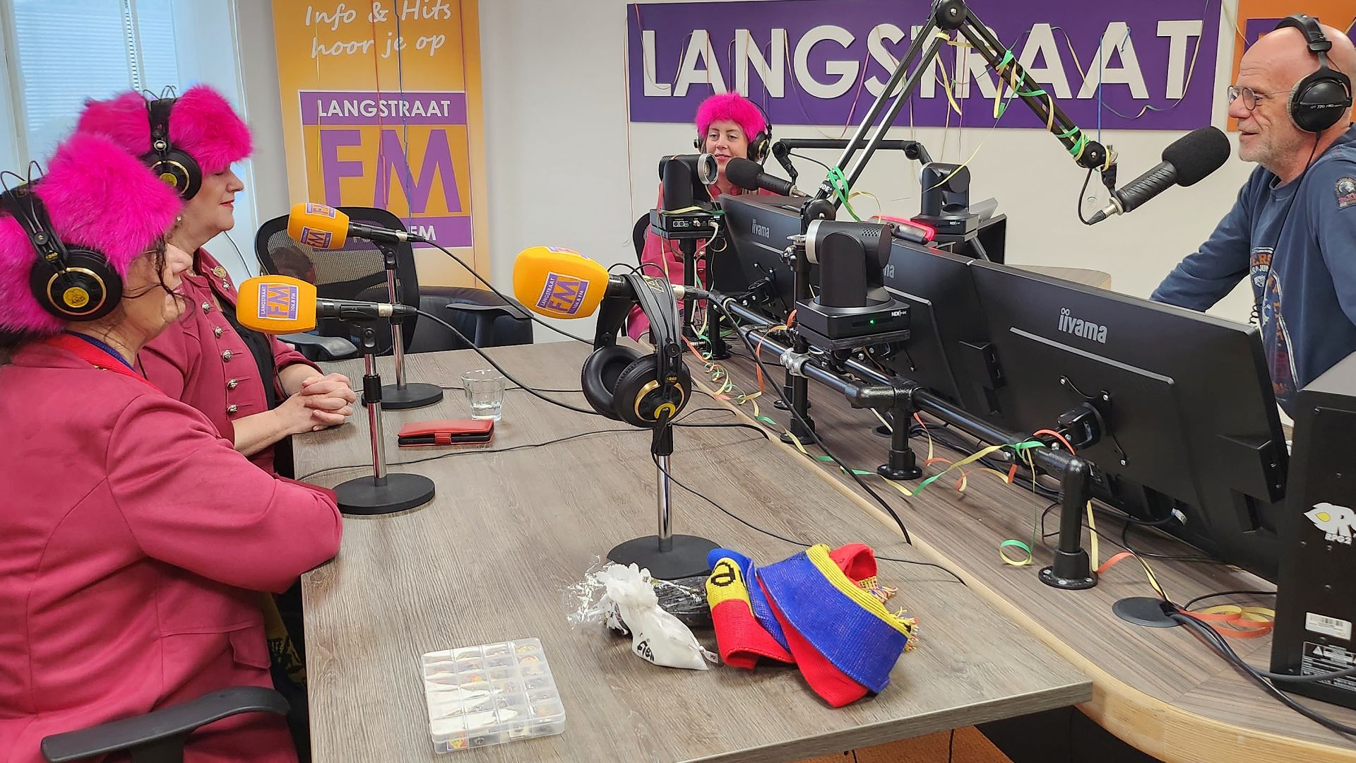Lapperinnekes presenteren Schoenlapperslaandlied op Langstraat FM