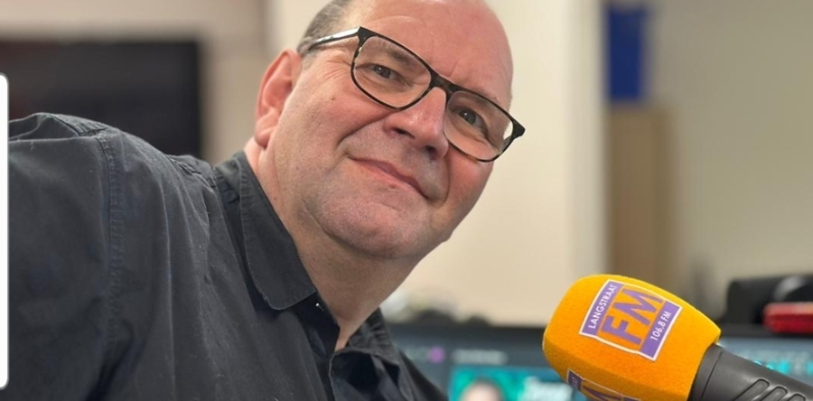 Deurzakkers te gast bij Café Verkeerd op Langstraat FM