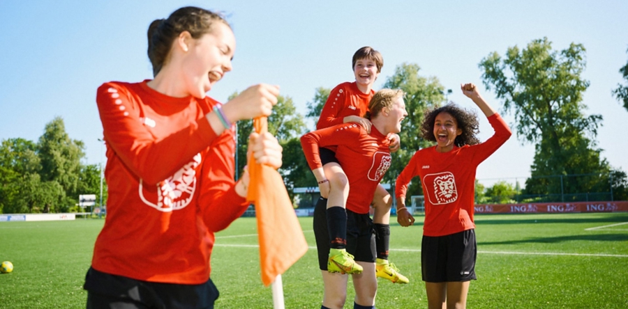 Nieuw sponsorcontract voor drie jaar tussen SVO De Gaard en ING