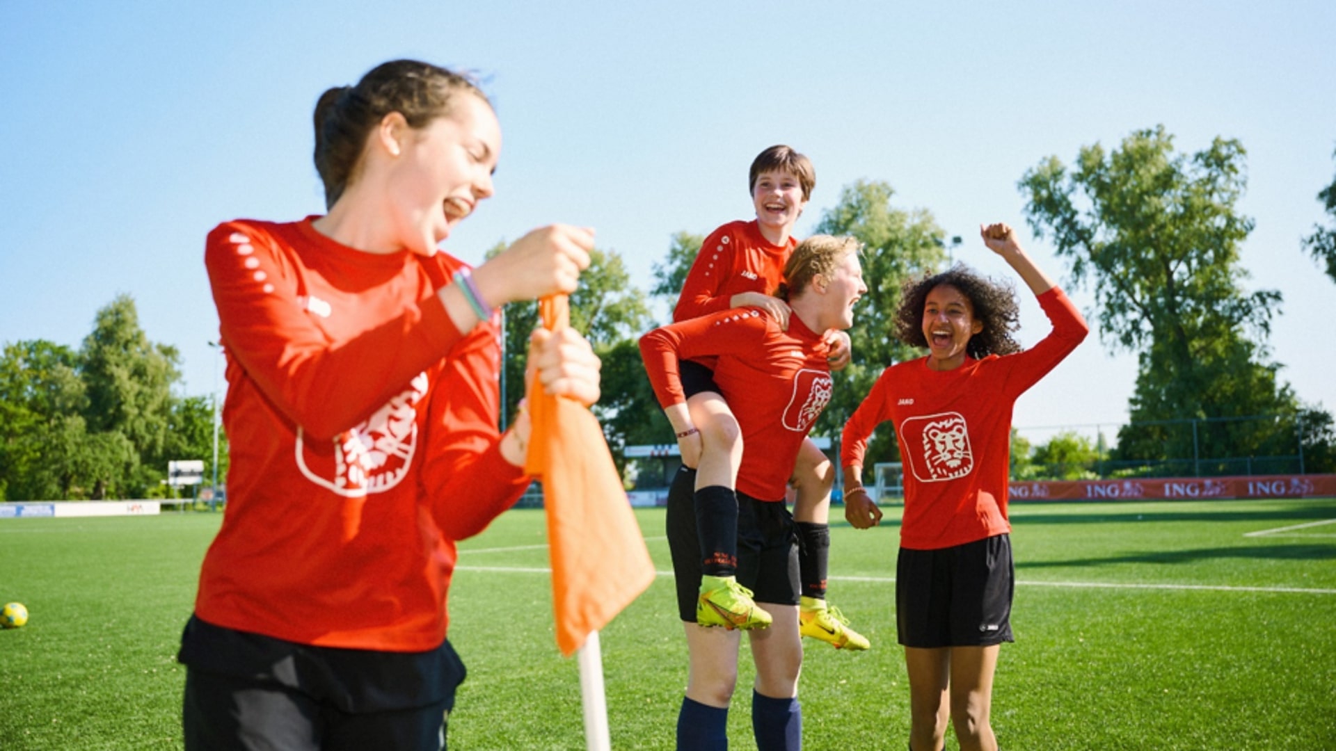 Nieuw sponsorcontract voor drie jaar tussen SVO De Gaard en ING