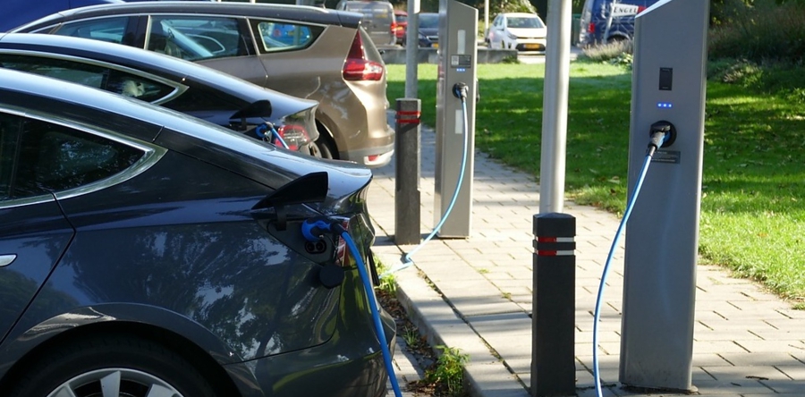 Elektrisch laden op straat wordt goedkoper in Waalwijk en Heusden
