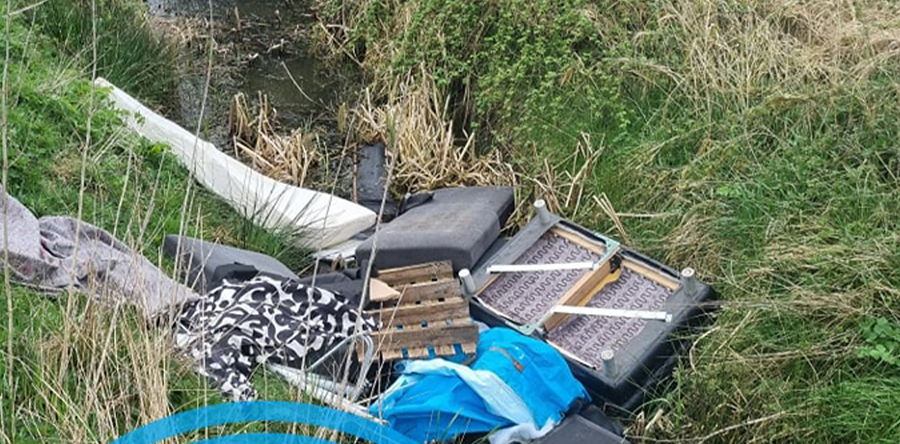 Politie opzoek naar afvaldumper: ‘Hoezo asociaal?’