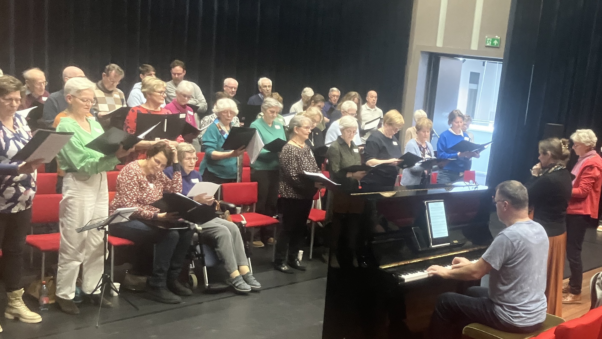 Ouderen met dementie nemen deel aan participatiekoor (Video)