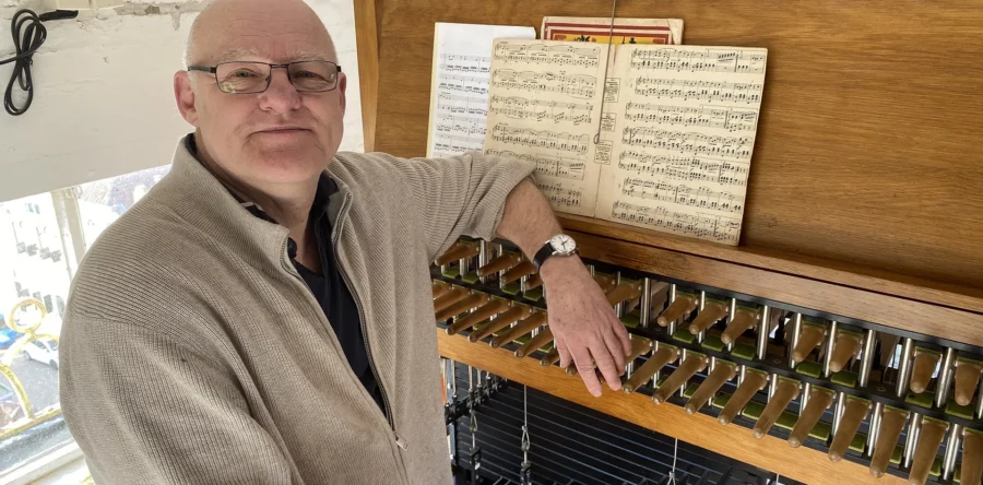 Stadsbeiaardier Joost bijna ieder weekend te horen in Heusden (Video)