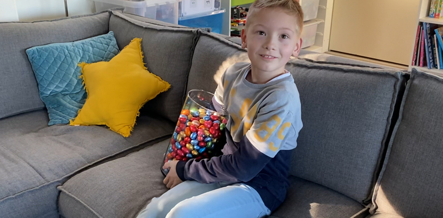 Jitse (9) haalt geld op voor Prinses Máxima Centrum (Video)