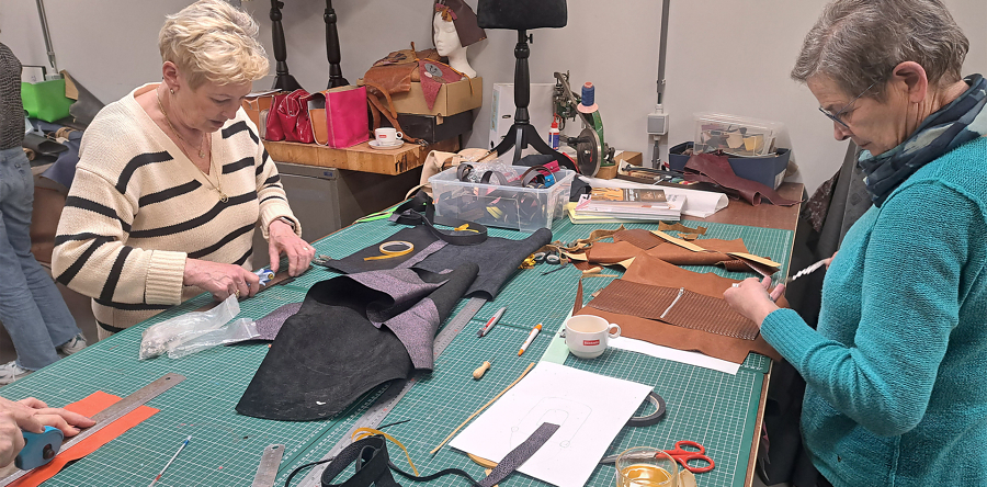 In één dag een tas maken in De Voorste Venne (Video)