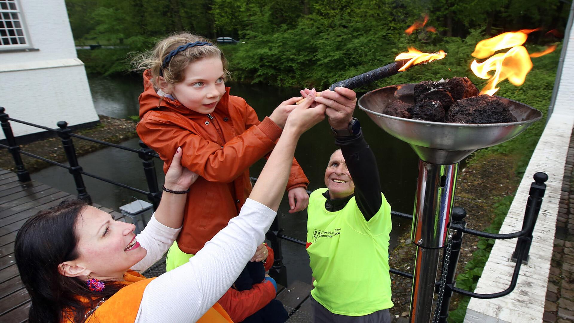 Bevrijdingsvuurloop in de nacht van 4 op 5 mei in Loon op Zand
