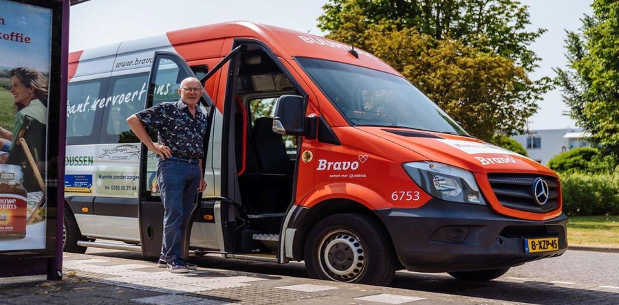 Met betaalpas in- en uitchecken nu ook mogelijk in de buurtbus