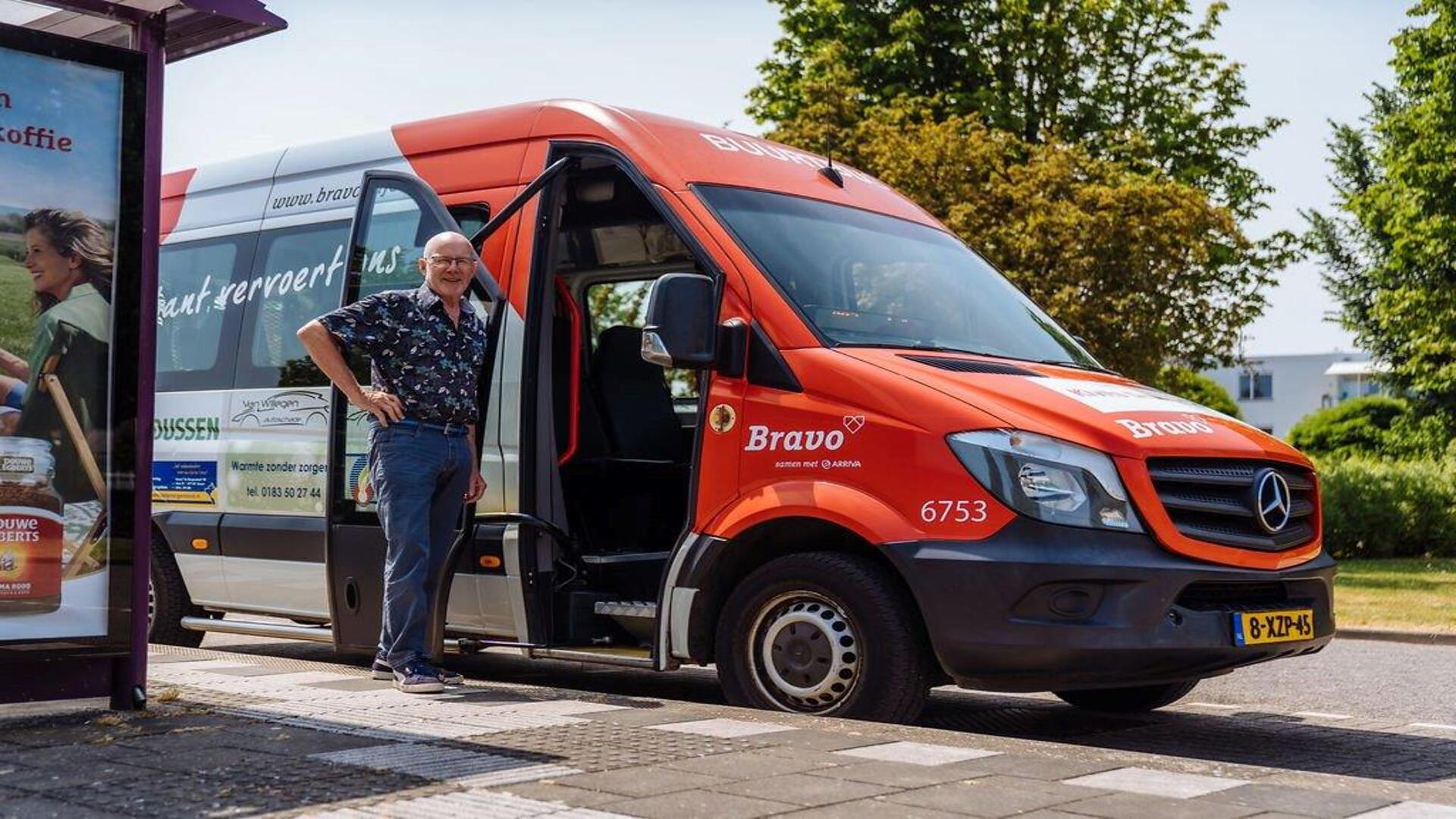 Met betaalpas in- en uitchecken nu ook mogelijk in de buurtbus