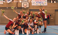 Volleybaldames van Atak’55 kampioen van de eerste klasse