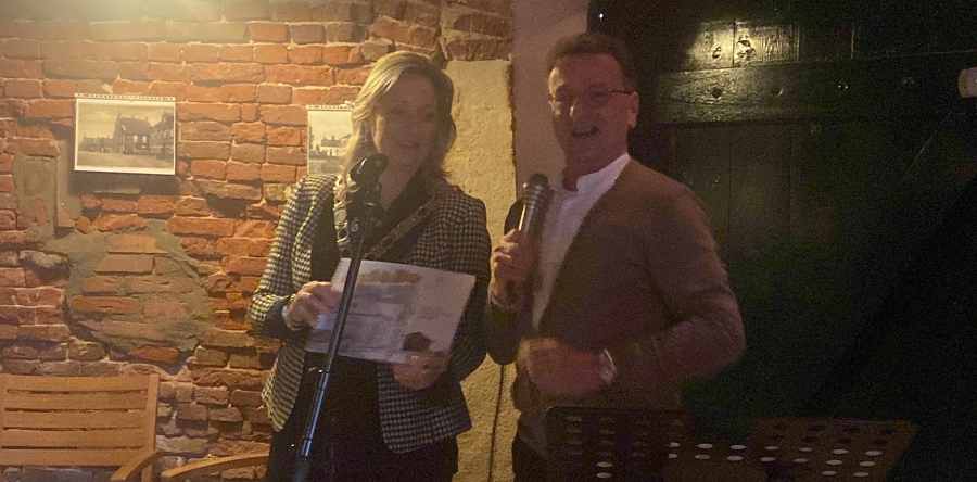 Overhandiging eerste editie ‘Waspik in kleur’ (Video)