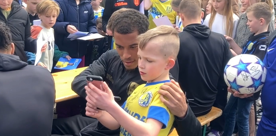 Handtekeningen scoren van RKC spelers in Waalwijk (Video)