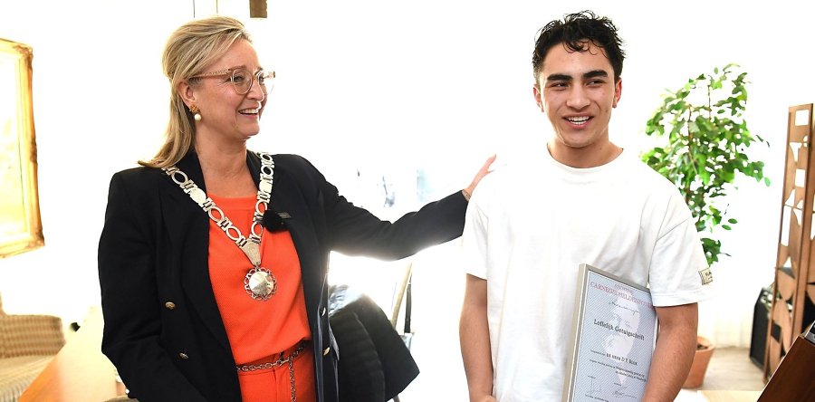 Dylano Blok ontvangt Bronzen Legpenning van het Carnegie Heldenfonds