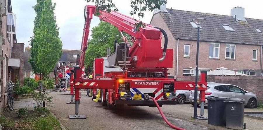 Zolder uitgebrand op de Looierij in Waalwijk