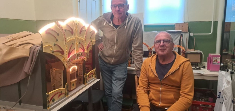 Hennie- en Hans van Oers restaureren mini-kermis van hun opa (Video)