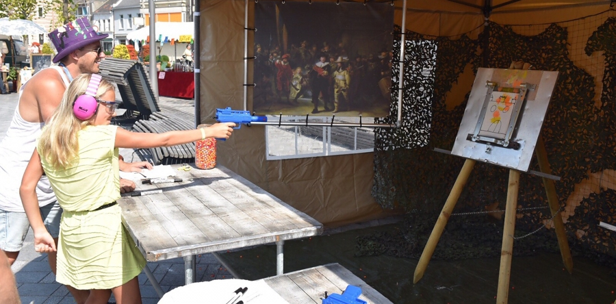 Het Straattheater vult centrum Waalwijk: Een bijzondere mix van theater