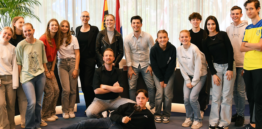 Leerlingen van het Dr. Mollercollege leren debatteren in Raadszaal