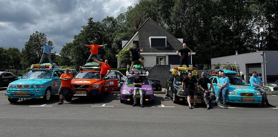 Met een oude auto door vijftien landen reizen: deze Dongenaren doen het