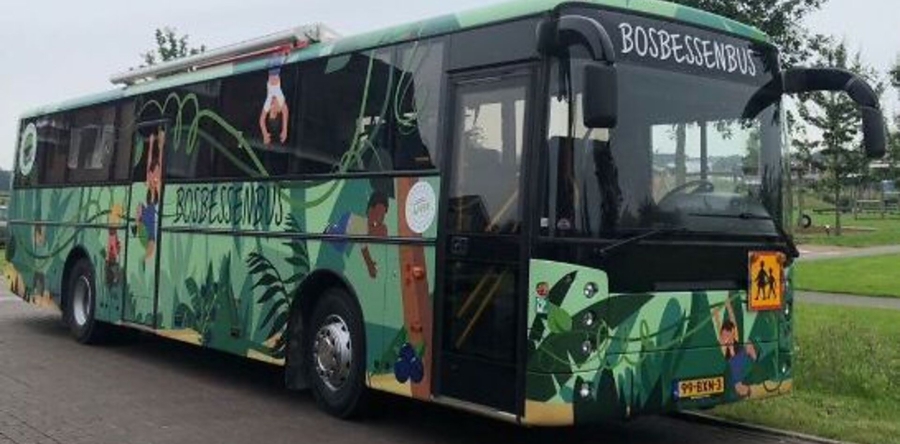 De ritjes van de BosBessenBus zijn van start gegaan