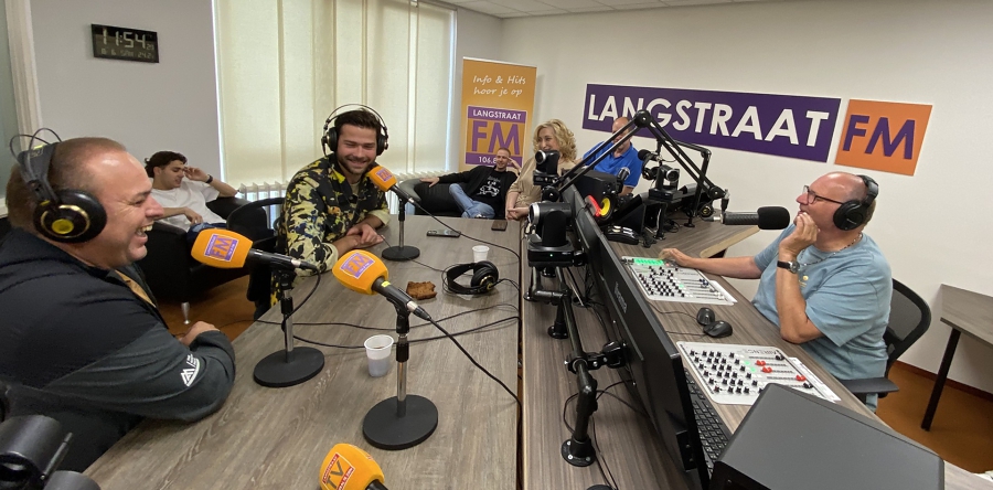 Frans Bauer en Zanger Kafke te gast bij Langstraat FM (Video)