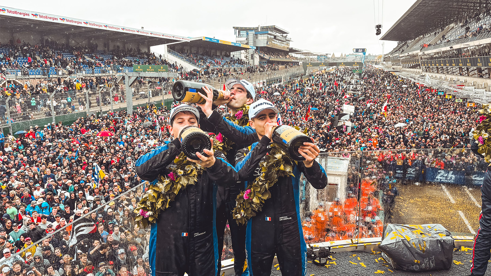 Job van Uitert pakt P3 op Le Mans: 'Emotioneel na de finish'