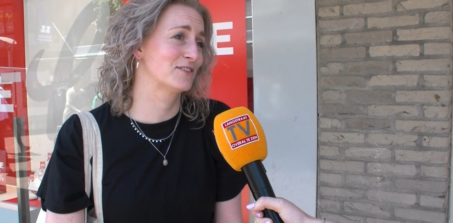 Albert Heijn stopt met dragen van naamplaatjes (Video)