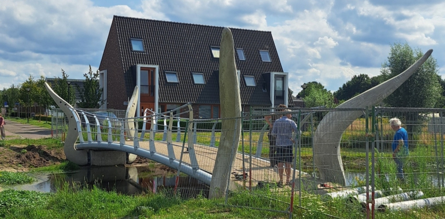 De Hoornbrug in Vlijmen heeft nu echt hoorns