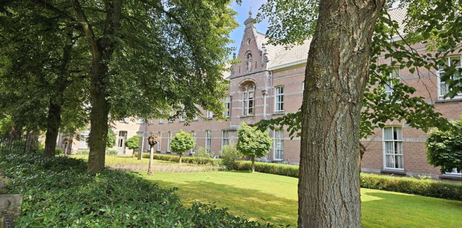 Zusters Franciscanessen uit Dongen dragen klooster over