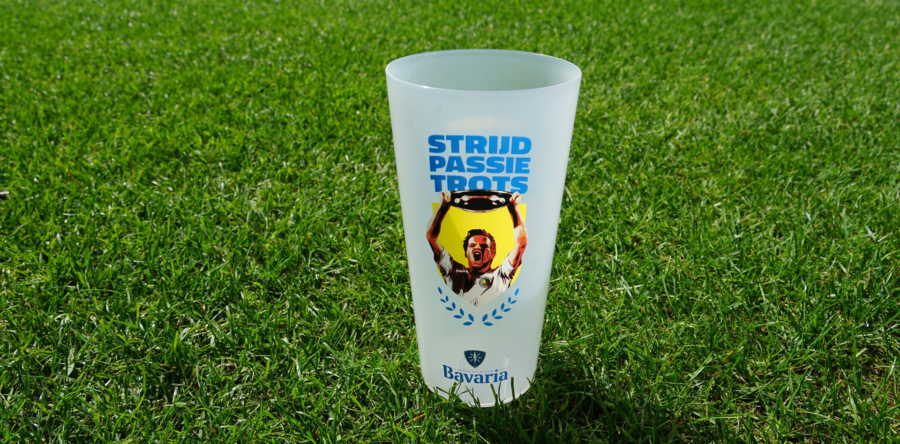 Frank van Mosselveld prijkt op drinkbeker in Mandemakers Stadion