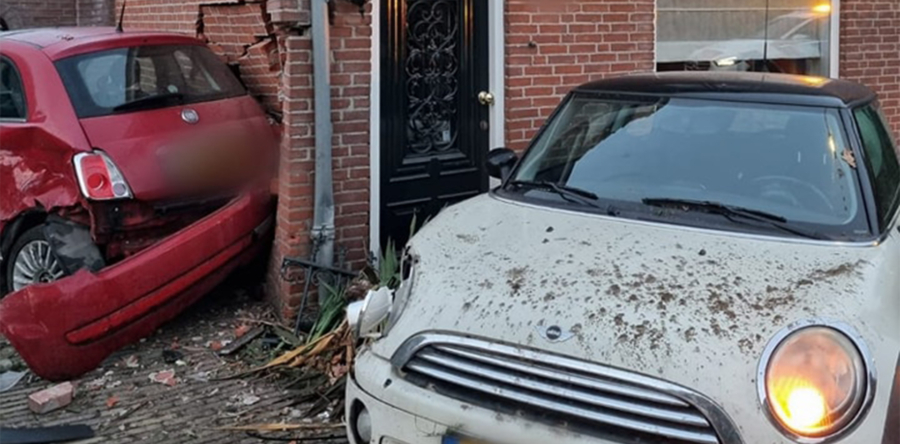 Minderjarige beschonken bestuurder crasht tegen huis en auto