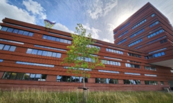 College Waalwijk waarschuwt voor misleidende AI-stemwijzers