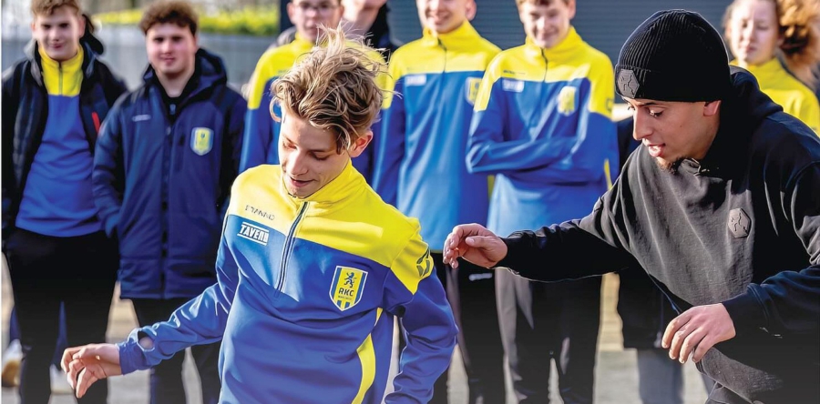Pannavoetbal op ‘t Cruyff  Court
