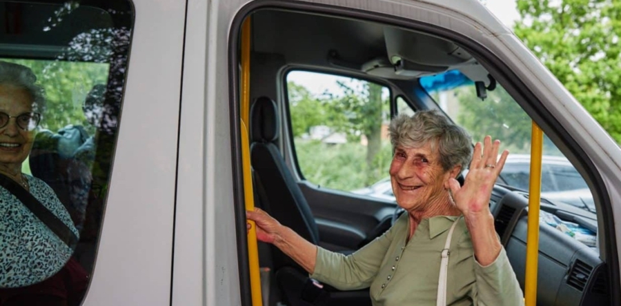 Voedselbankbus helpt Waalwijkers die moeilijk naar de voedselbank kunnen