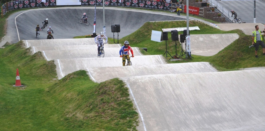 Nieuwkuijk krijgt permanent een driehonderd meter lange pumptrackbaan
