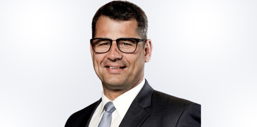 Burgemeester Ronnes bezoekt eerste baby 2025 in Kaatsheuvel