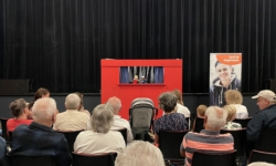 Bibliotheek Waspik organiseert poppenkast over dementie (Video)